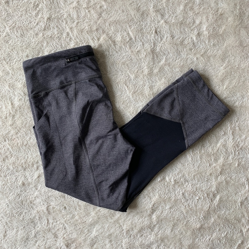 Lululemon Grey & Black Mesh Paneled Pace Rival Crop 22" Size 6